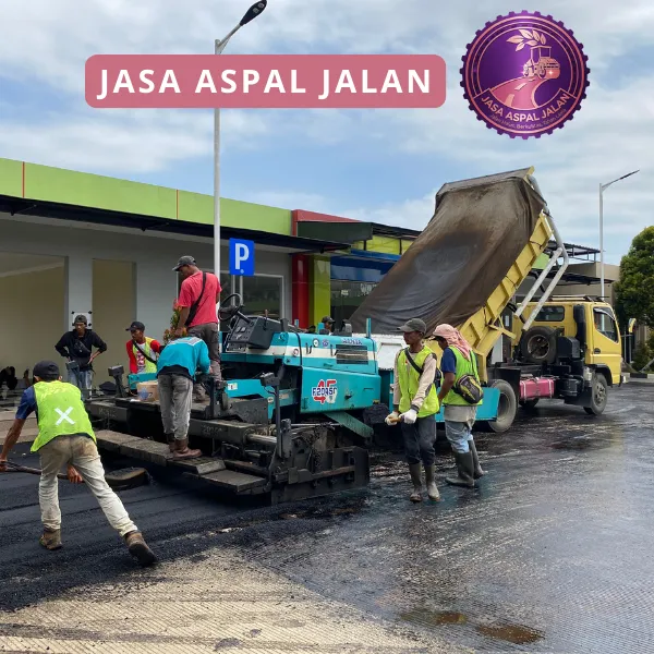 Proses penghamparan aspal sekaligus pemadatan
