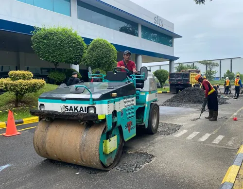 Lapisan aspal AC-WC sebagai permukaan jalan pada proyek jasa pengaspalan Semarang
