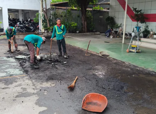 Pekerjaan aspal hotmix Bogor tahap perataan dan pemadatan untuk daya tahan maksimal