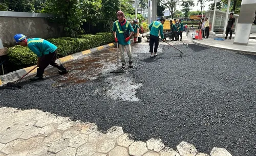 Perbaikan jalan rusak dengan aspal hotmix Parung Panjang