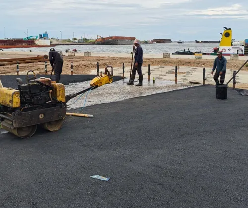 pekerjaan tambal sulam menggunakan aspal emulsi