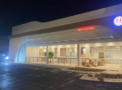 Jalan baru selesai diaspal dengan kualitas permukaan yang rata