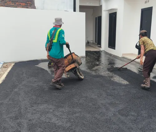 pengaspalan jalan kawasan industri dengan aspal hotmix